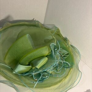 Whittall & Shon shimmery Lime Green Organza derby/party/wedding Fascinator Hat